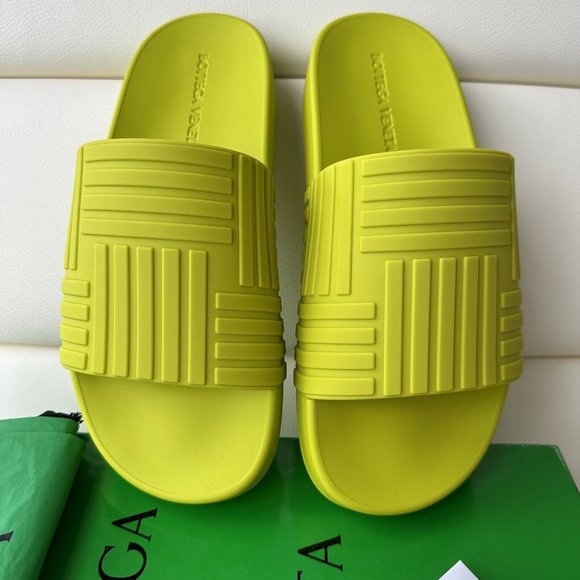 NEW BOTTEGA VENETA Green Rubber Carpet Slides Kiwi Sz 43 unisex - Picture 1 of 7